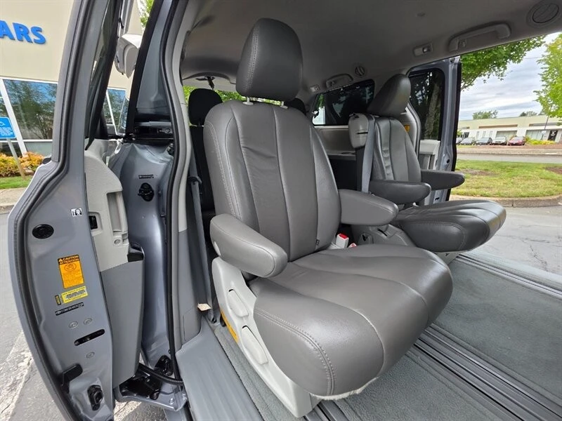 2013 Toyota Sienna 3rd Gen - Image 16 of 21