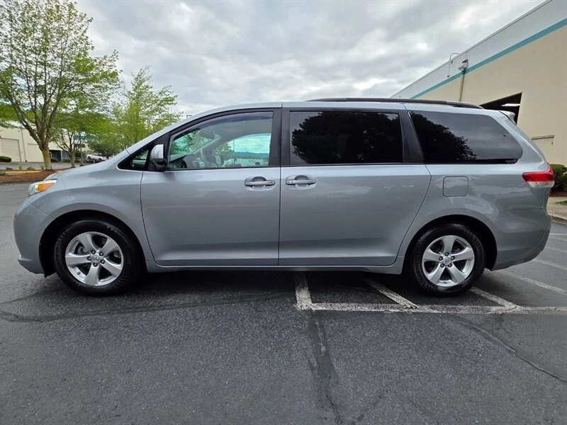 2013 Toyota Sienna 3rd Gen - Image 4 of 21
