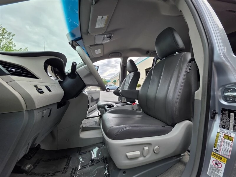 2013 Toyota Sienna 3rd Gen - Image 13 of 21
