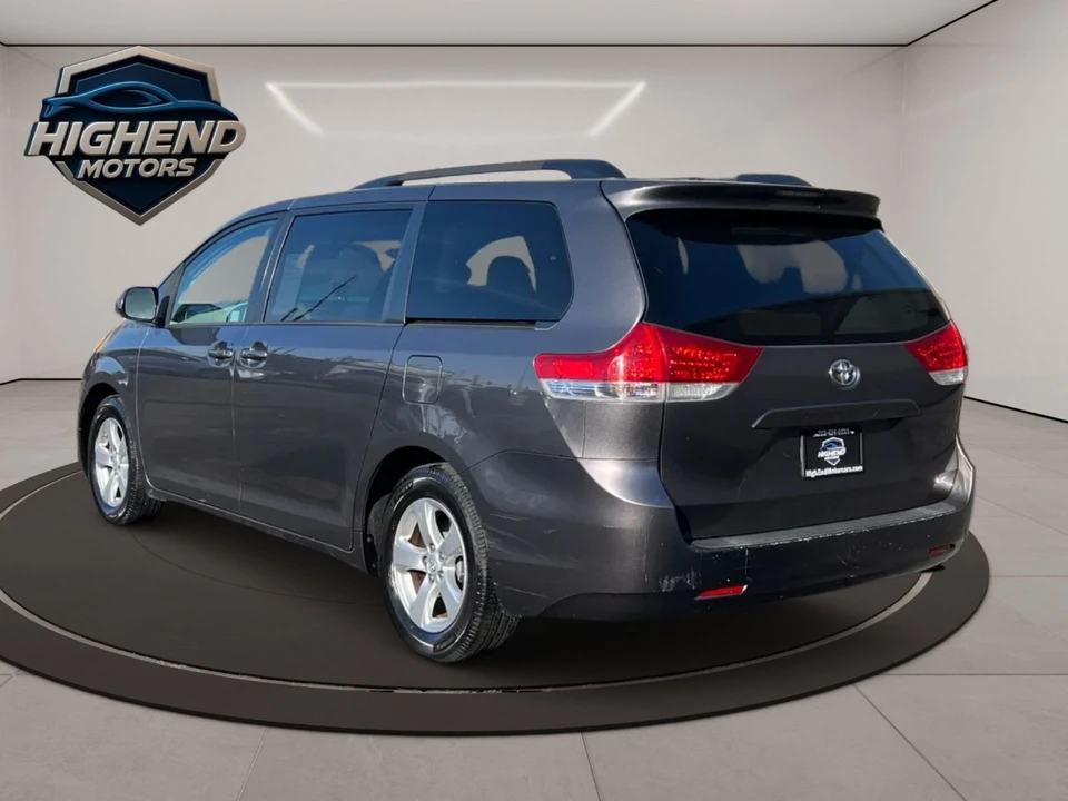 2013 Toyota Sienna 3rd Gen - Image 4 of 21