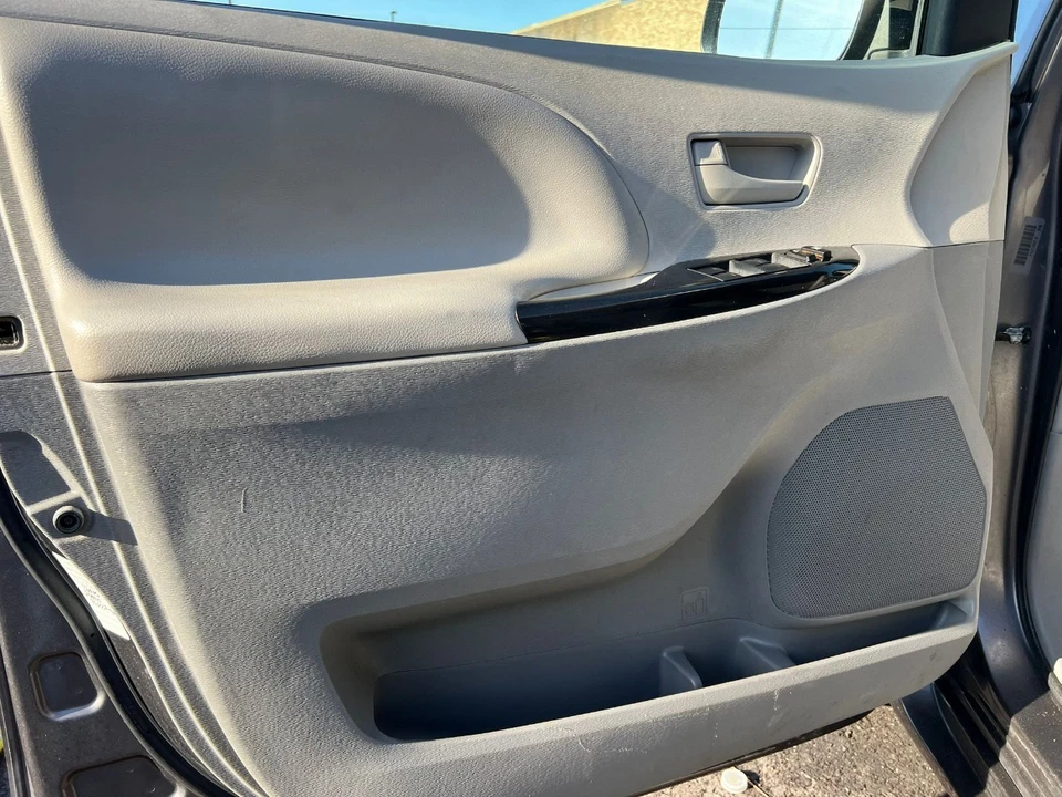 2013 Toyota Sienna 3rd Gen - Image 11 of 21