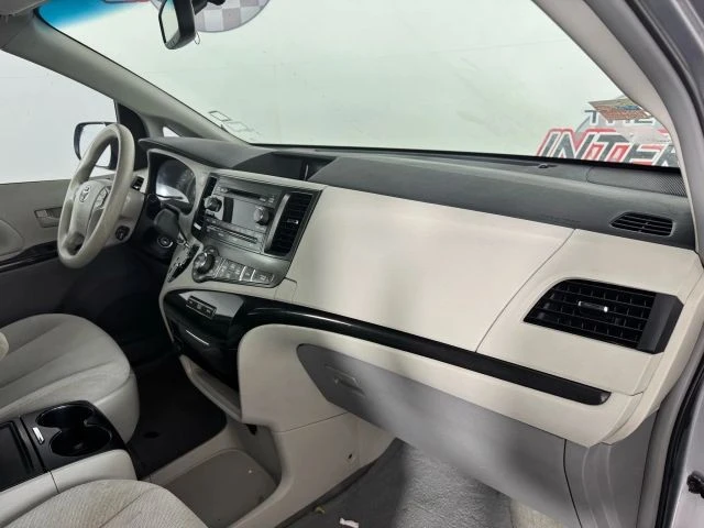 2013 Toyota Sienna 3rd Gen - Image 12 of 21