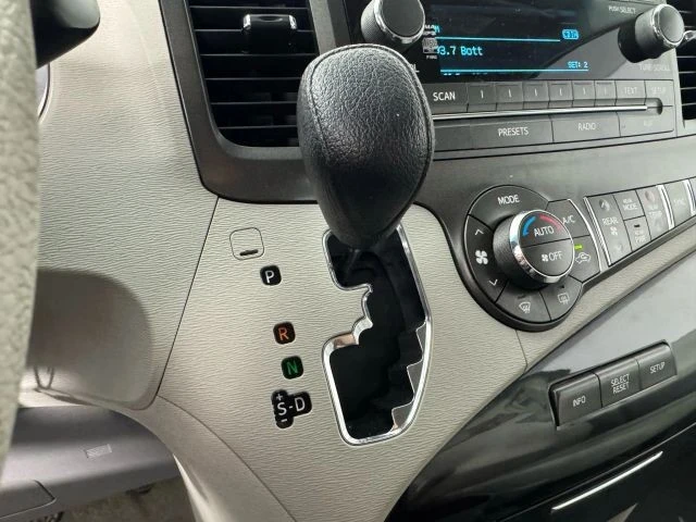 2013 Toyota Sienna 3rd Gen - Image 20 of 21