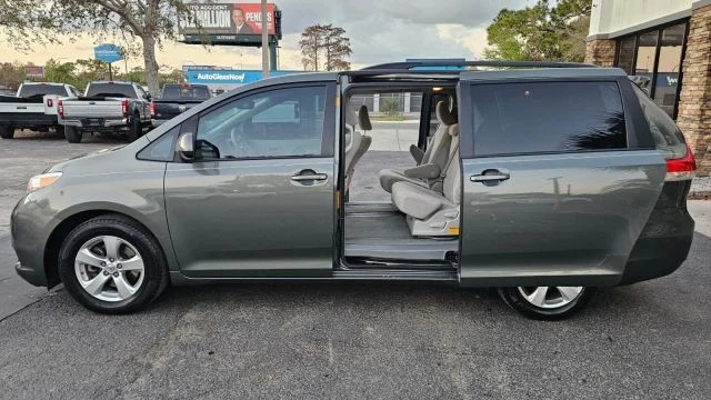2013 Toyota Sienna 3rd Gen - Image 10 of 21
