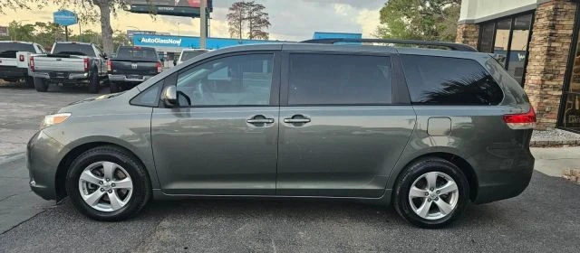 2013 Toyota Sienna 3rd Gen - Image 9 of 21