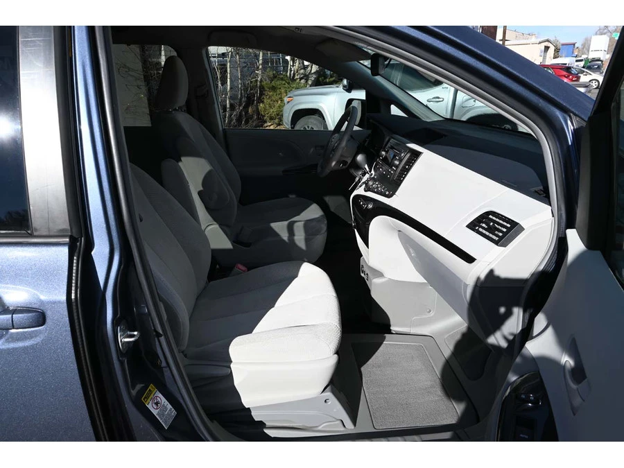 2013 Toyota Sienna 3rd Gen - Image 15 of 21