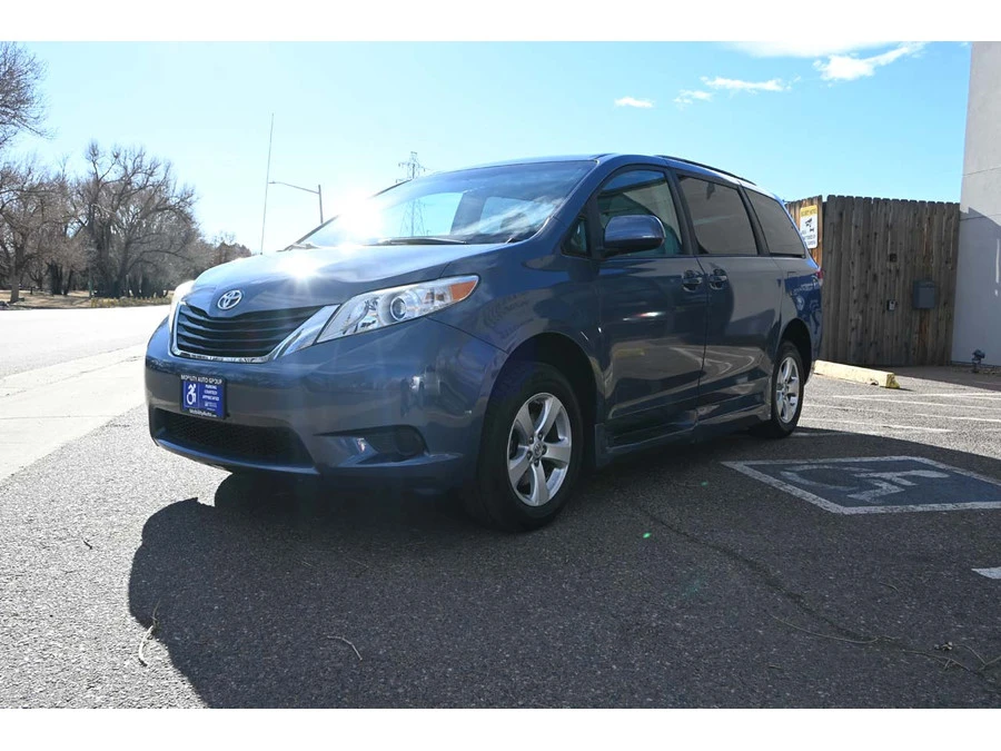 2013 Toyota Sienna 3rd Gen - Image 10 of 12