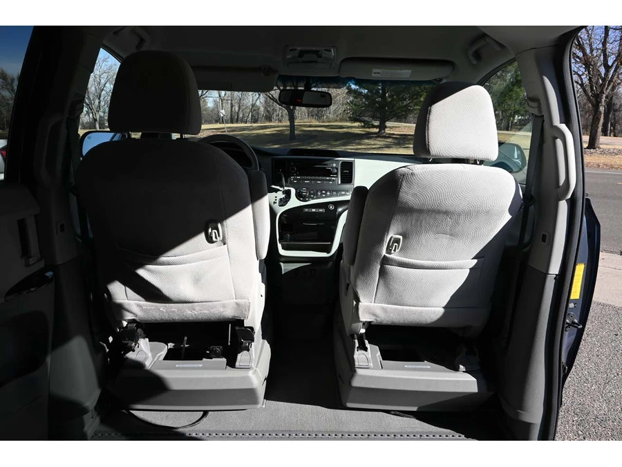 2013 Toyota Sienna 3rd Gen - Image 20 of 21