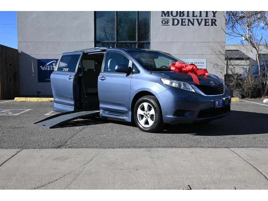 2013 Toyota Sienna 3rd Gen - Image 2 of 12