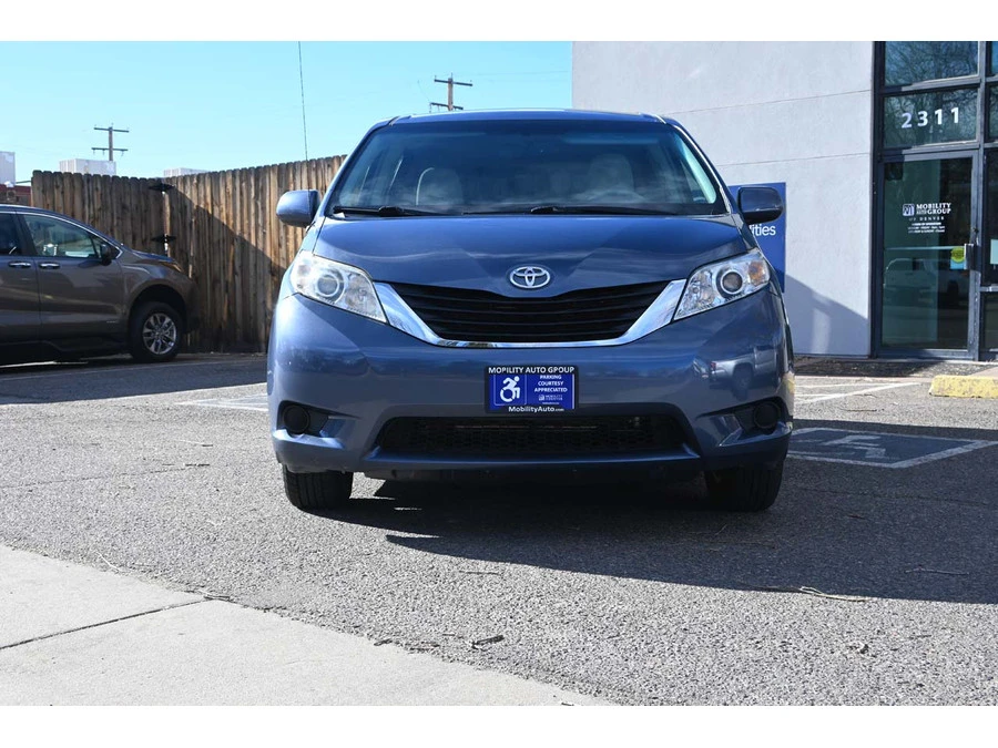 2013 Toyota Sienna 3rd Gen - Image 4 of 12