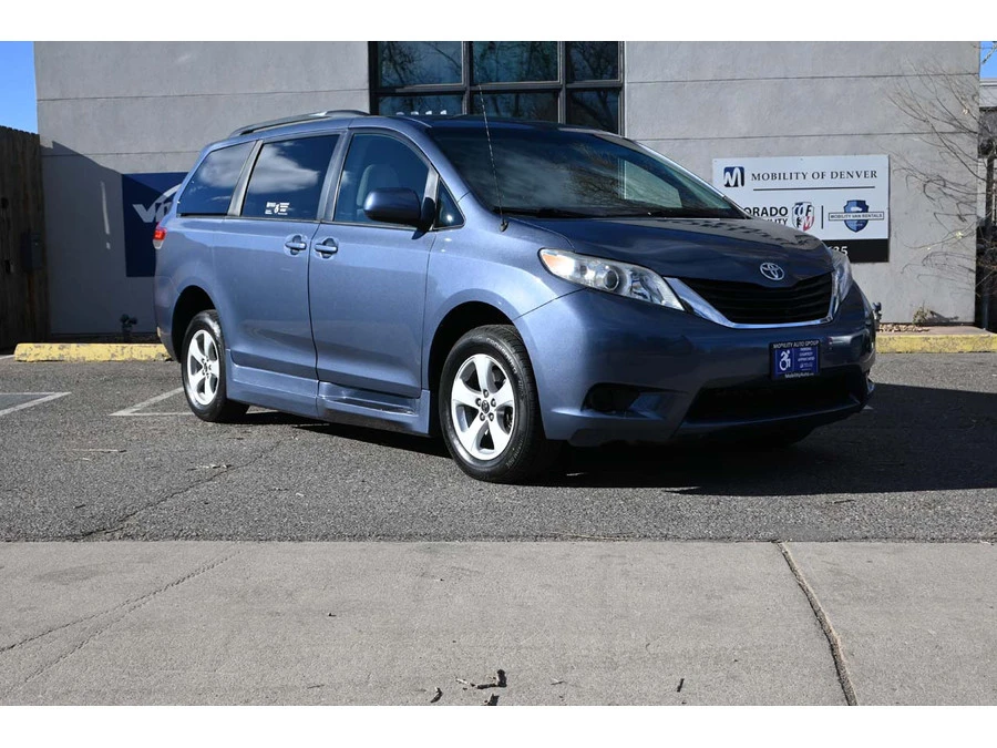 2013 Toyota Sienna 3rd Gen - Image 3 of 12