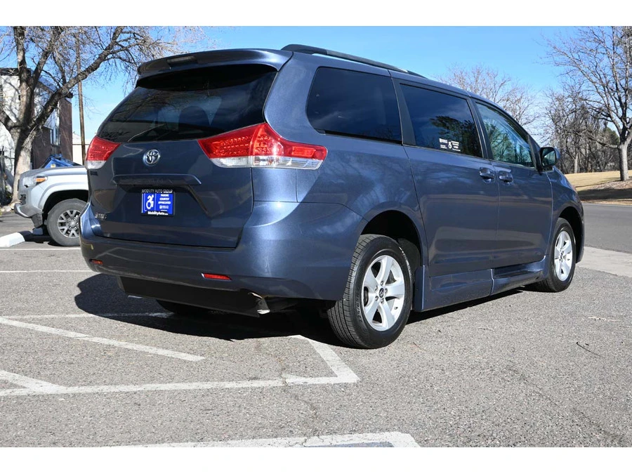 2013 Toyota Sienna 3rd Gen - Image 6 of 12
