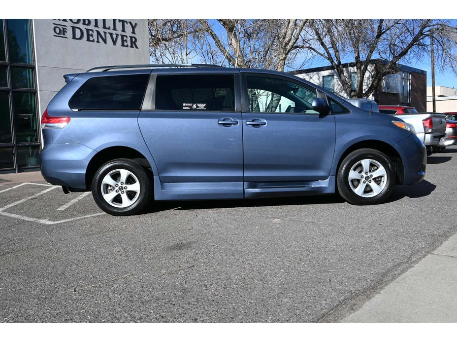 2013 Toyota Sienna 3rd Gen - Image 5 of 12