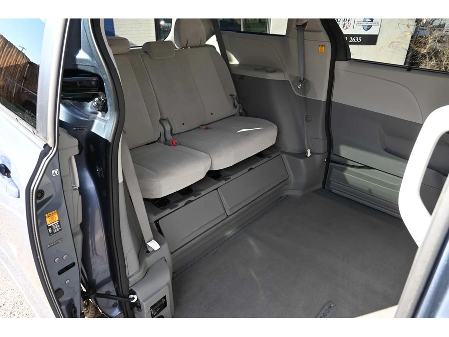 2013 Toyota Sienna 3rd Gen - Image 18 of 21