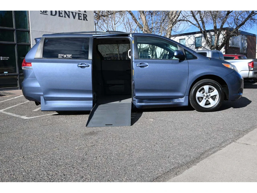 2013 Toyota Sienna 3rd Gen - Image 17 of 21