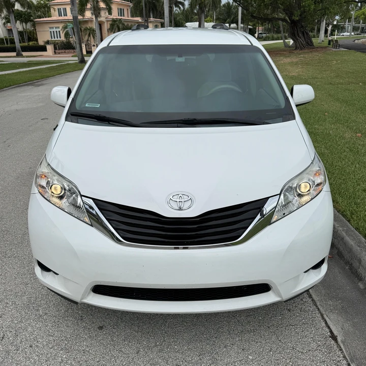 2013 Toyota Sienna 3rd Gen - Image 14 of 21
