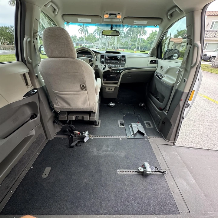 2013 Toyota Sienna 3rd Gen - Image 8 of 21
