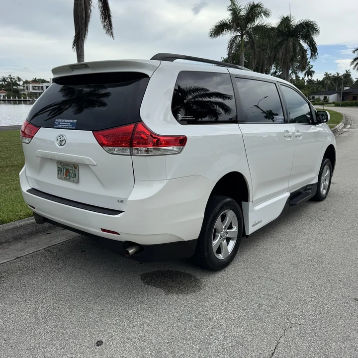 2013 Toyota Sienna 3rd Gen - Image 21 of 21