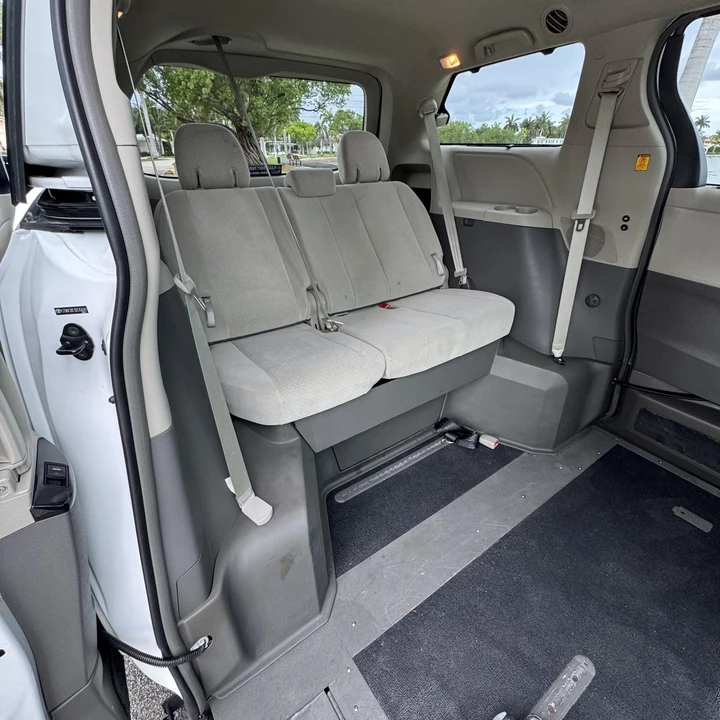 2013 Toyota Sienna 3rd Gen - Image 5 of 21