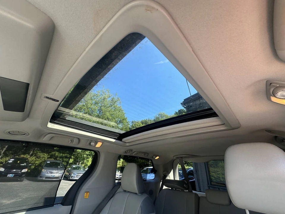 2013 Toyota Sienna 3rd Gen - Image 20 of 21