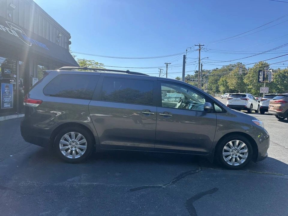 2013 Toyota Sienna 3rd Gen - Image 8 of 21
