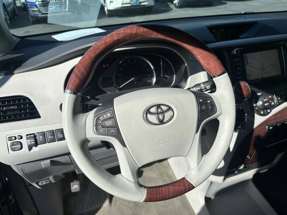 2013 Toyota Sienna 3rd Gen - Image 15 of 21