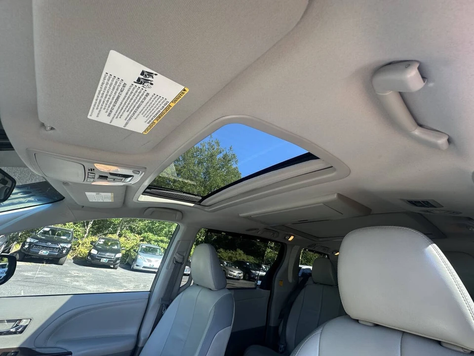 2013 Toyota Sienna 3rd Gen - Image 16 of 21