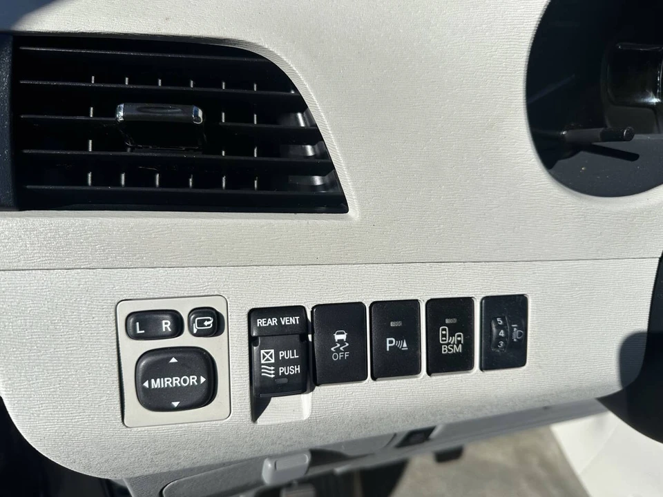 2013 Toyota Sienna 3rd Gen - Image 14 of 21