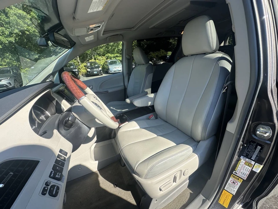 2013 Toyota Sienna 3rd Gen - Image 9 of 21