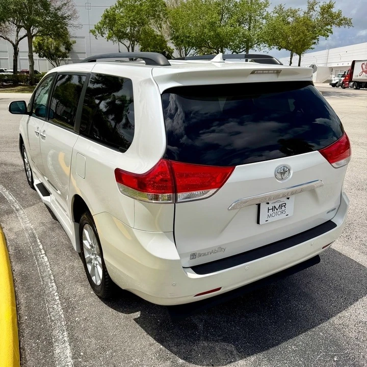 2013 Toyota Sienna 3rd Gen - Image 14 of 21