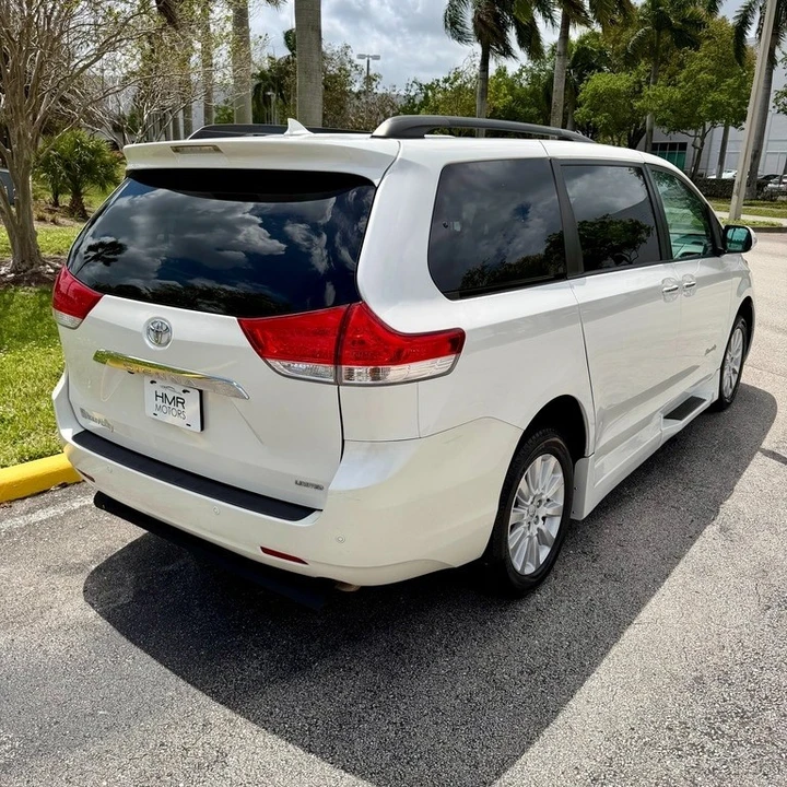 2013 Toyota Sienna 3rd Gen - Image 10 of 21