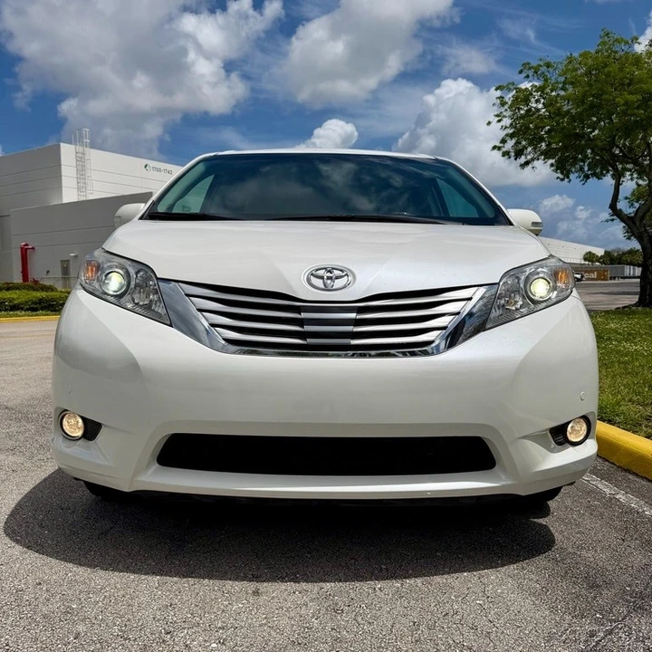 2013 Toyota Sienna 3rd Gen - Image 20 of 21