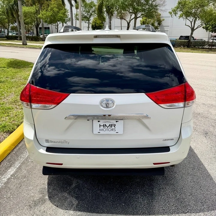 2013 Toyota Sienna 3rd Gen - Image 12 of 21