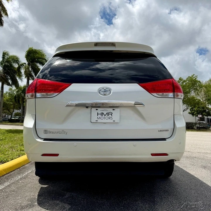 2013 Toyota Sienna 3rd Gen - Image 13 of 21