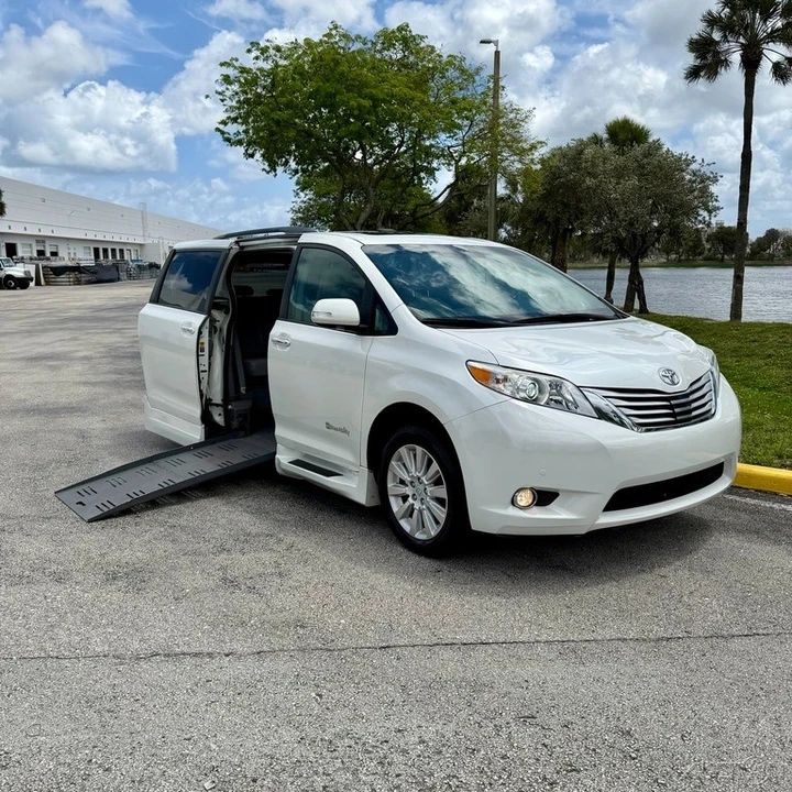 2013 Toyota Sienna 3rd Gen - Image 2 of 21