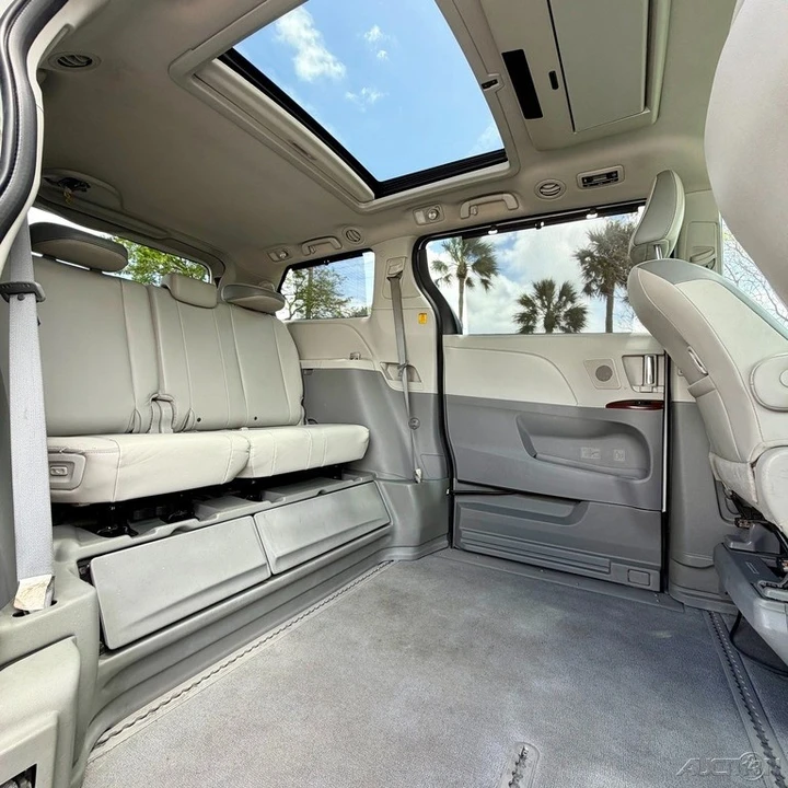 2013 Toyota Sienna 3rd Gen - Image 6 of 21
