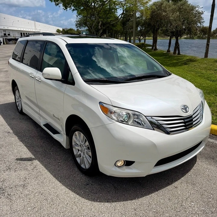 2013 Toyota Sienna 3rd Gen - Image 7 of 21