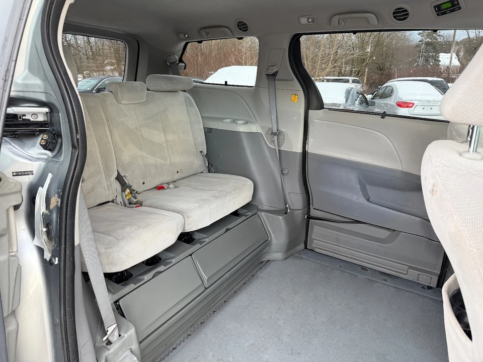 2013 Toyota Sienna 3rd Gen - Image 14 of 20