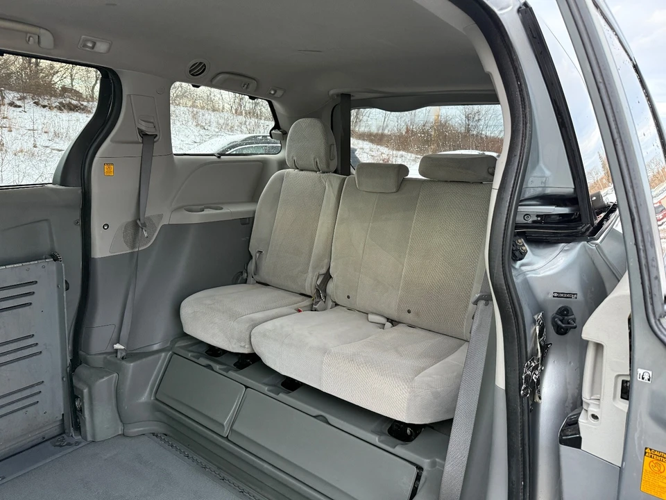 2013 Toyota Sienna 3rd Gen - Image 18 of 20