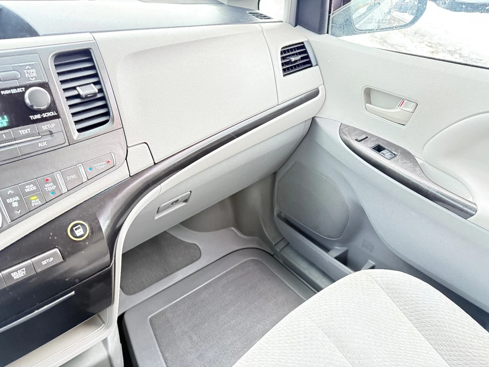 2013 Toyota Sienna 3rd Gen - Image 13 of 20