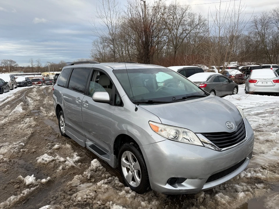 2013 Toyota Sienna 3rd Gen - Image 7 of 20