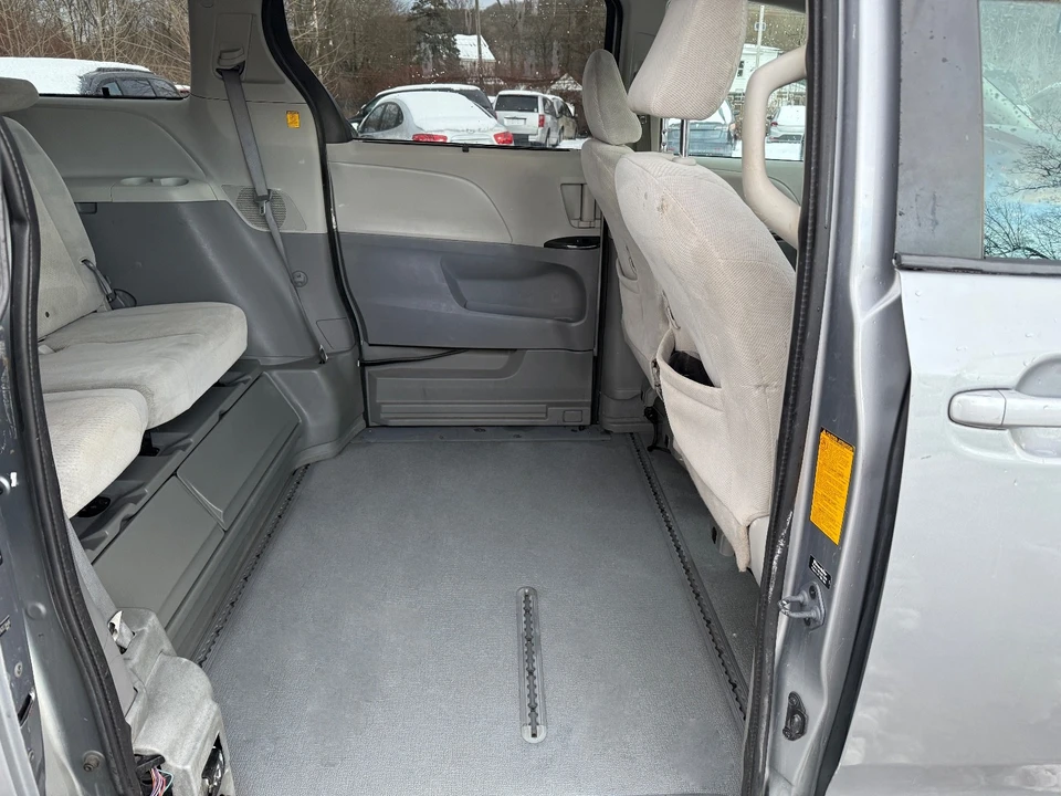 2013 Toyota Sienna 3rd Gen - Image 15 of 20