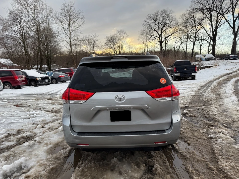 2013 Toyota Sienna 3rd Gen - Image 5 of 20