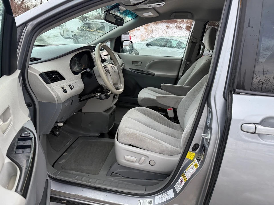 2013 Toyota Sienna 3rd Gen - Image 9 of 20