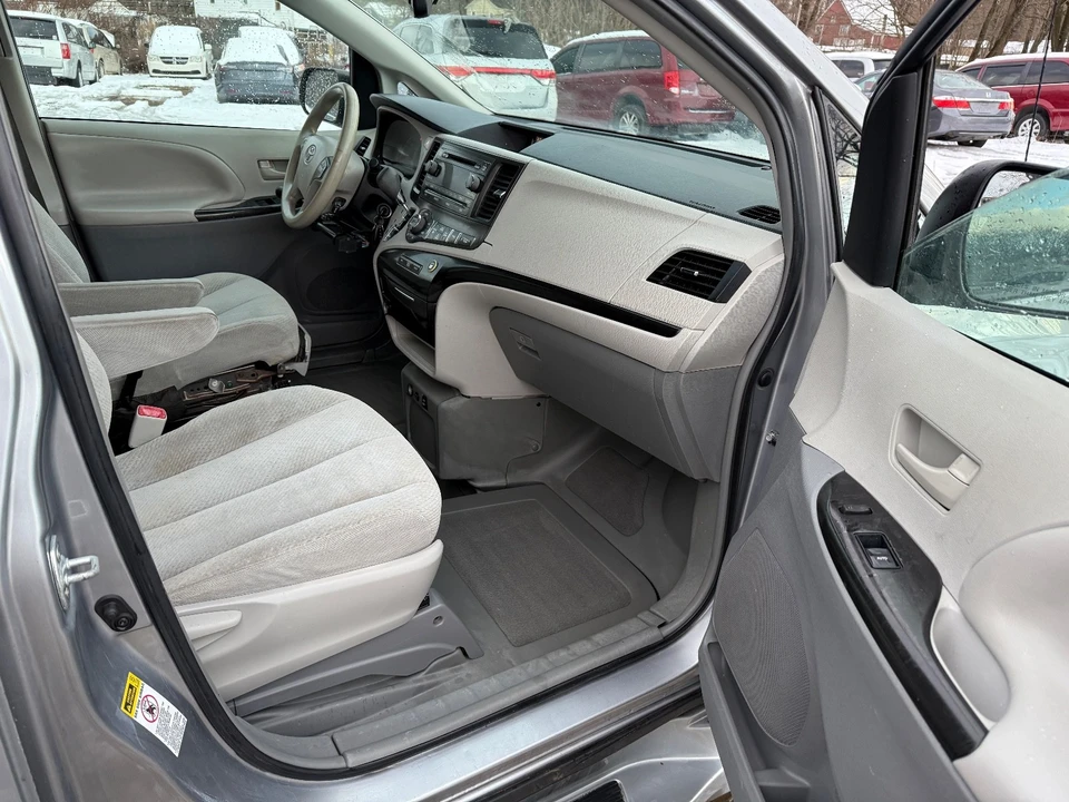 2013 Toyota Sienna 3rd Gen - Image 12 of 20