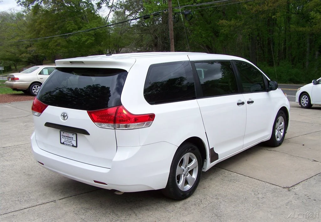 2013 Toyota Sienna 3rd Gen - Image 4 of 12