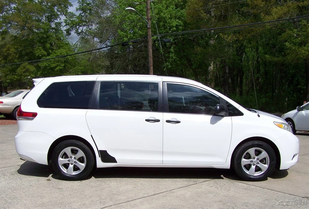 2013 Toyota Sienna 3rd Gen - Image 5 of 12