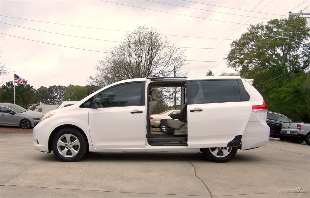 2013 Toyota Sienna 3rd Gen - Image 6 of 12