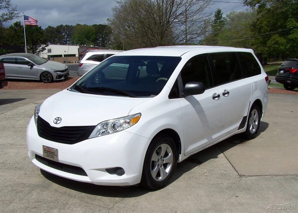2013 Toyota Sienna 3rd Gen - Image 3 of 12