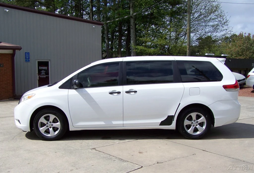 2013 Toyota Sienna 3rd Gen - Image 7 of 12